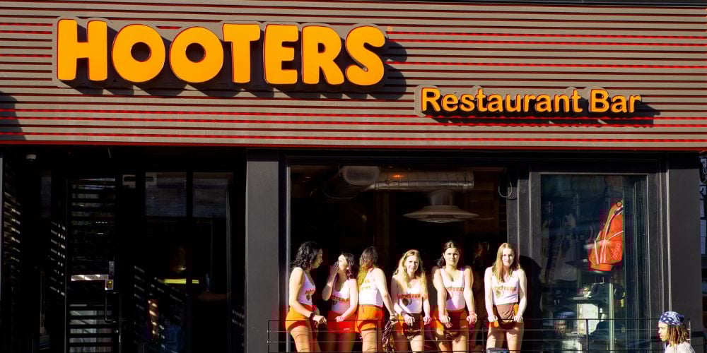 Hooters Pay