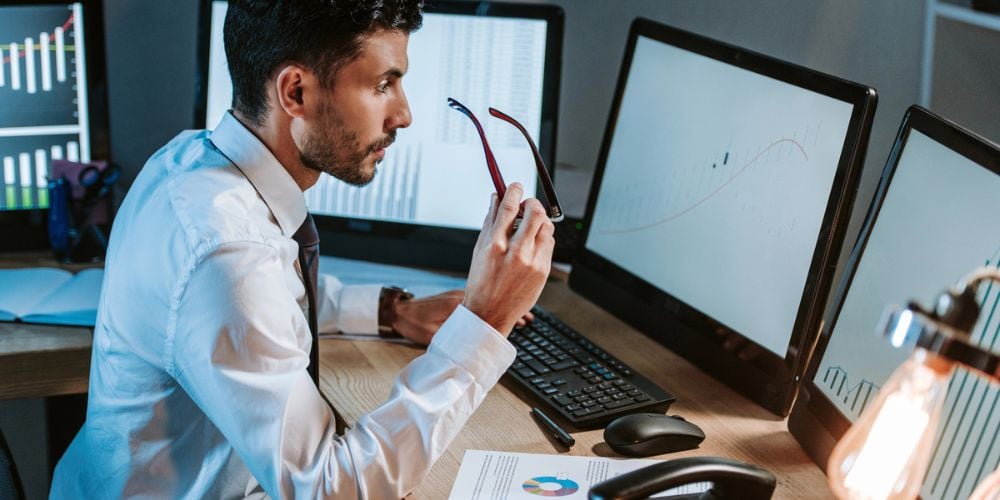Paper Trading vs Simulated Trading: Detailed Comparison 
