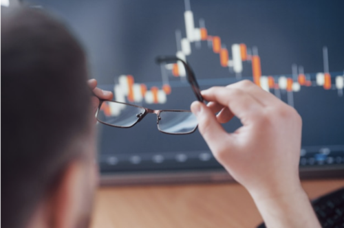 looking at stocks with glasses off
